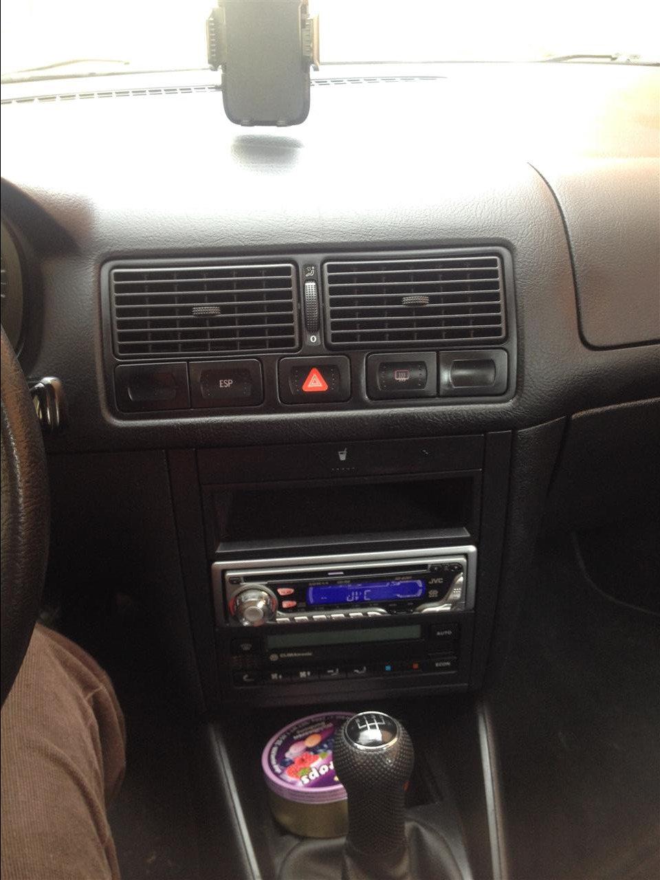 Golf-4-2-0-Benzin-Karavan