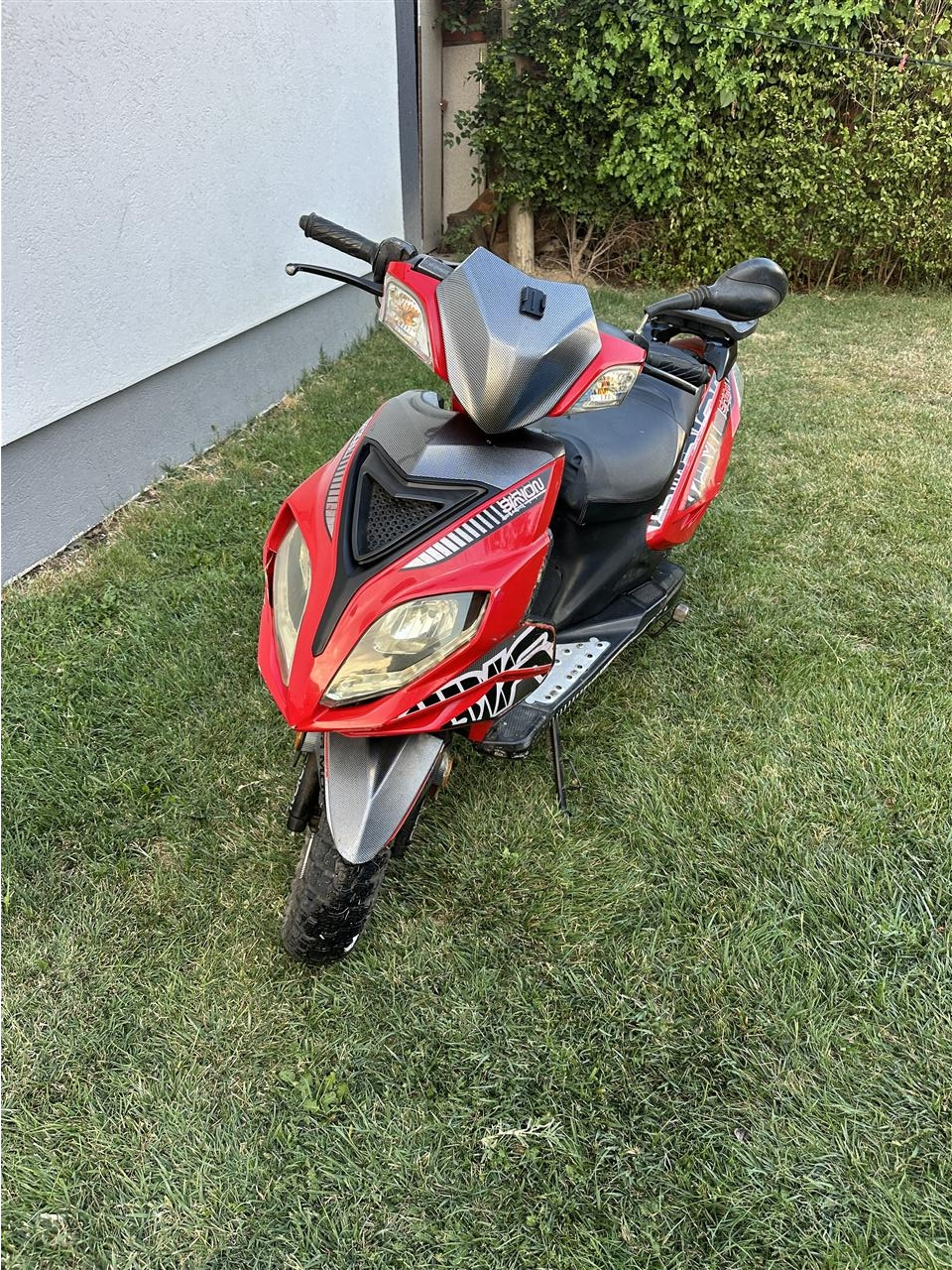 Skuter-2016-50cc-nga-zvicra-doganën-e-pagume-perfekt