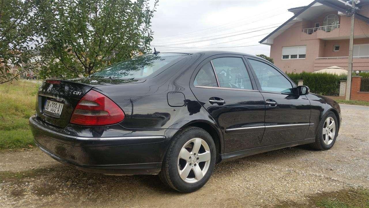 Mercedes-E--Class-