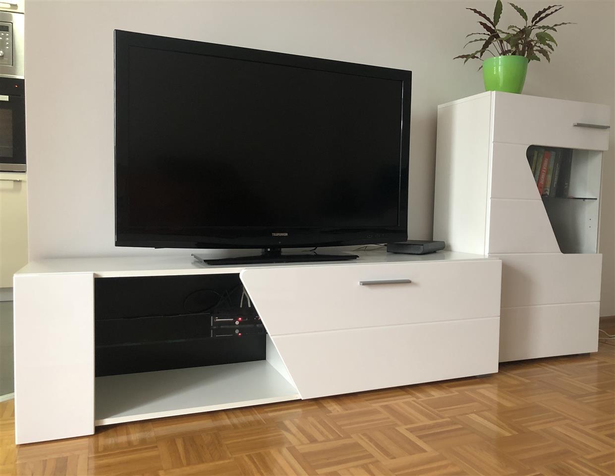Komode-per-televizor-