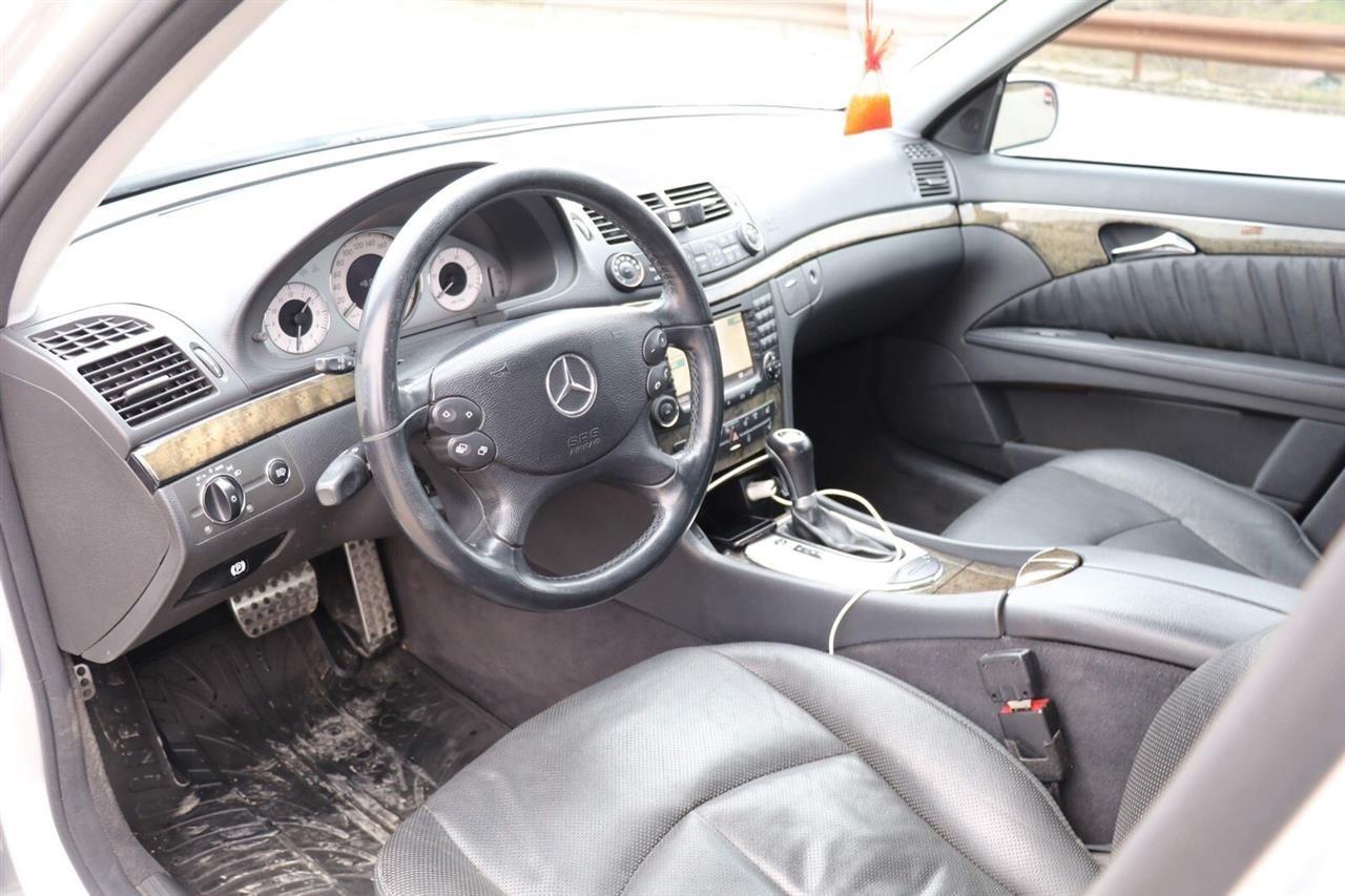 Mercedes-E320-V6