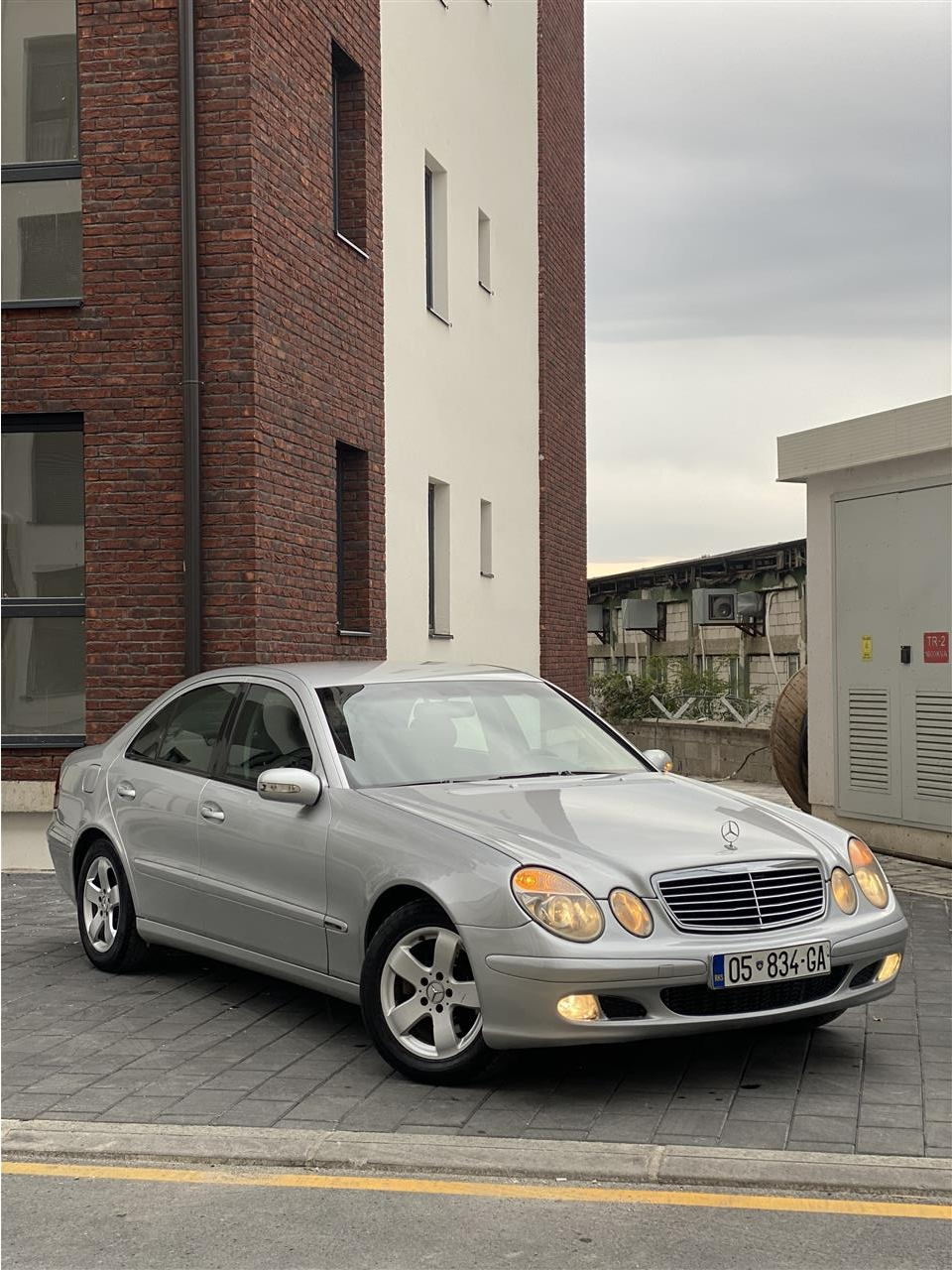 MERCEDES-E220