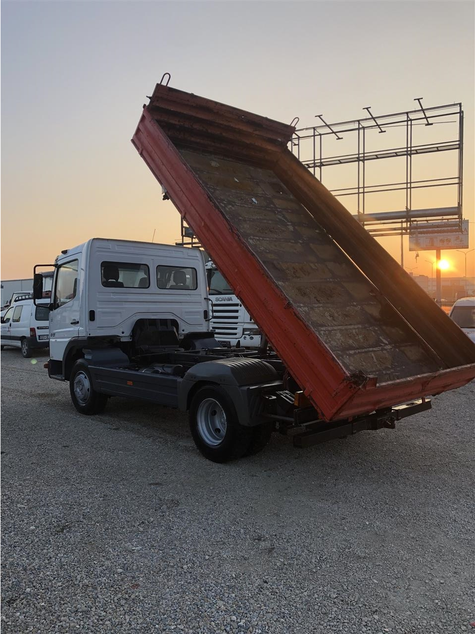 Atego-kipper-815