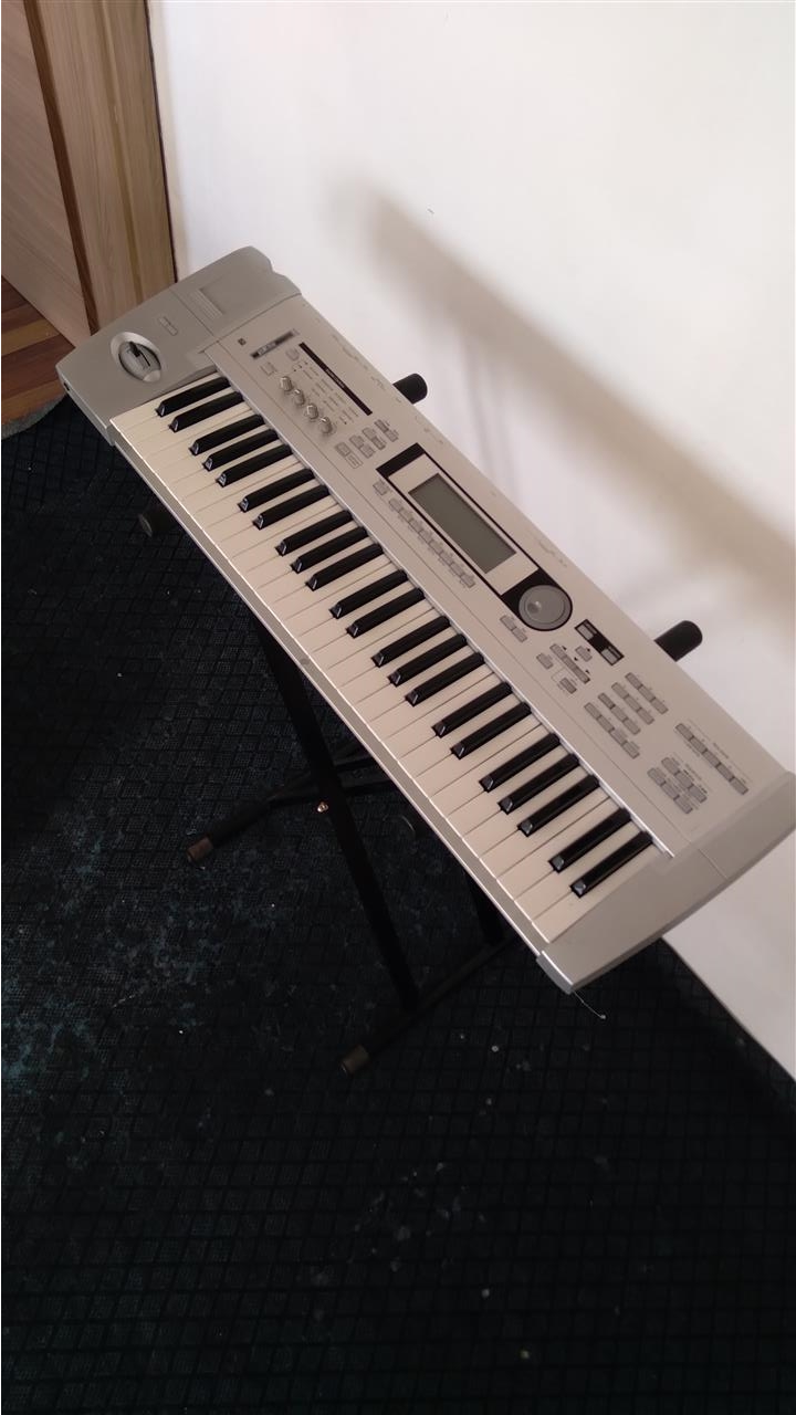 Korg-triton