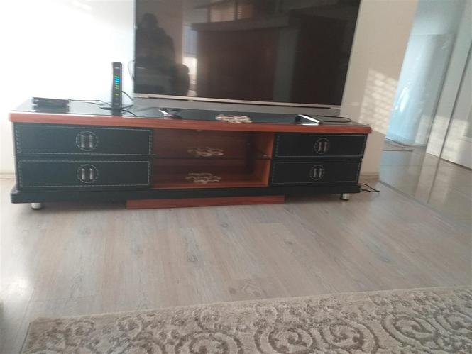 Shitet komodina e re per TV