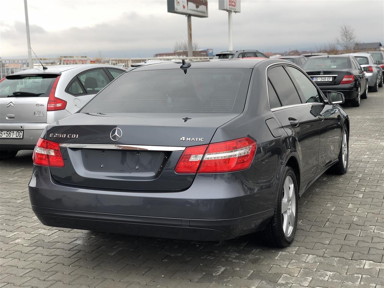 Mercedes-E-