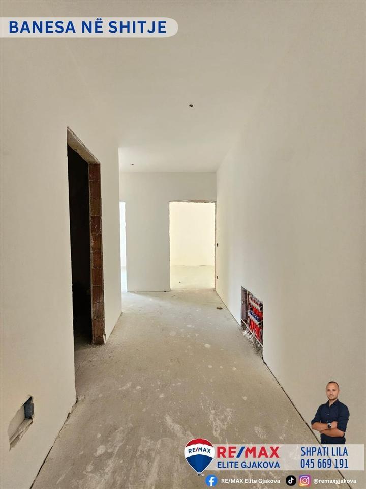 --BANESA-NË-SHITJE--
