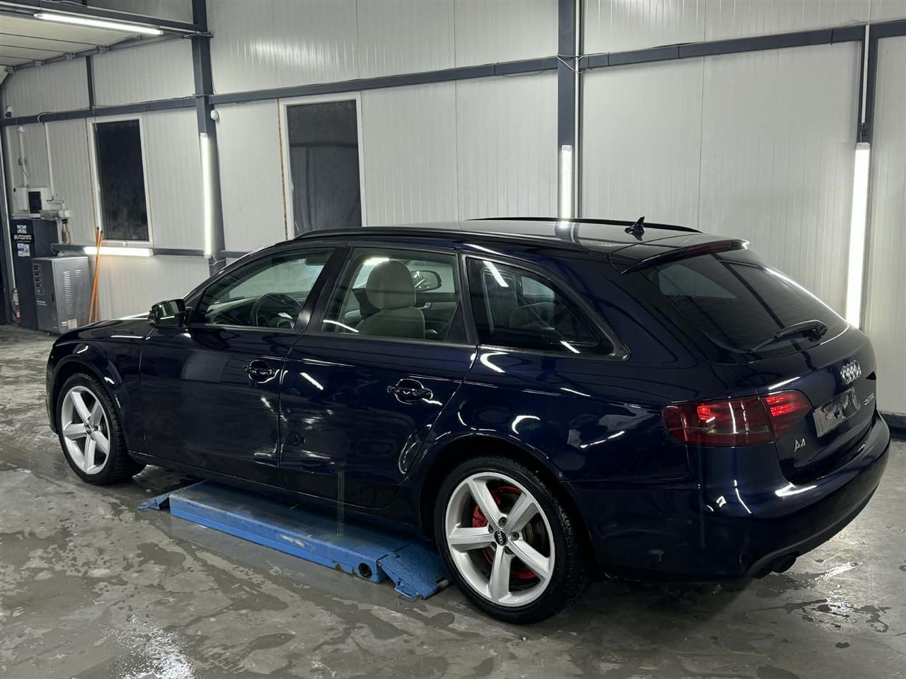 Audi-A4