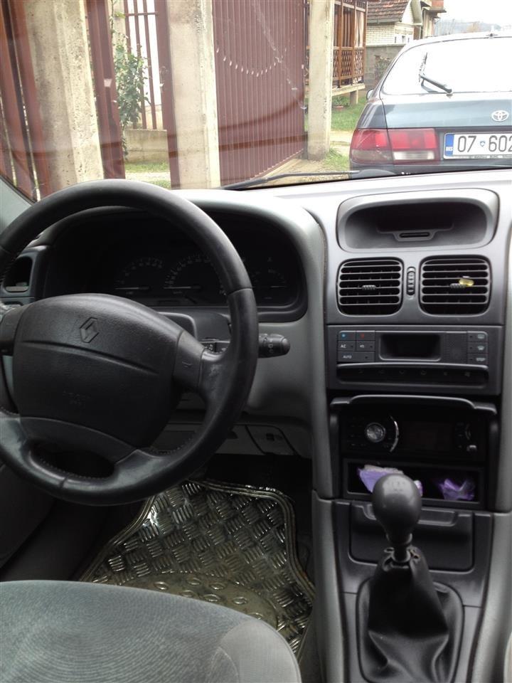 Renault-Laguna--99