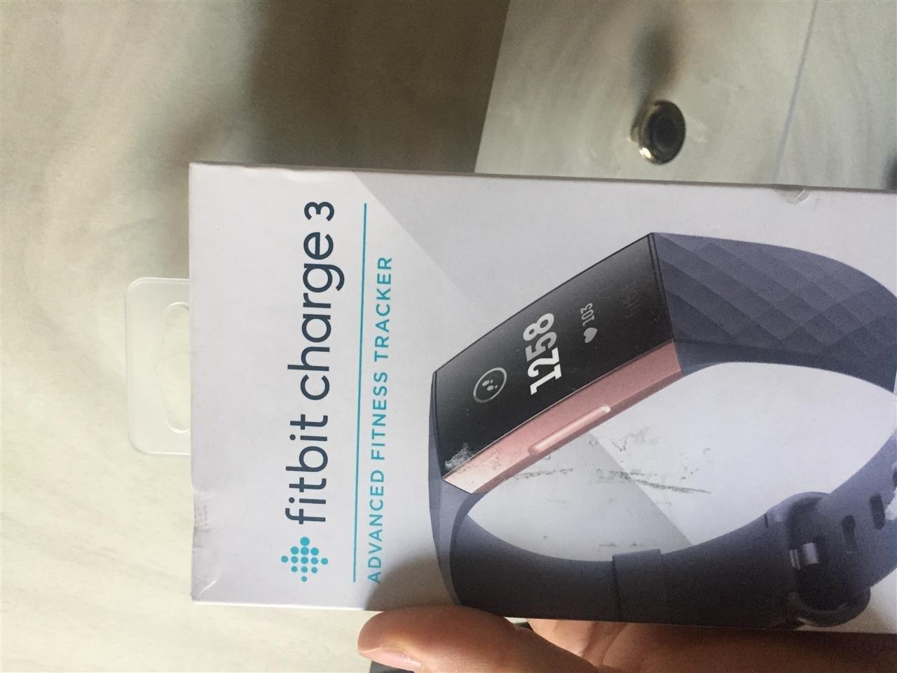 Fitbit-charge-3--E-Shitur-