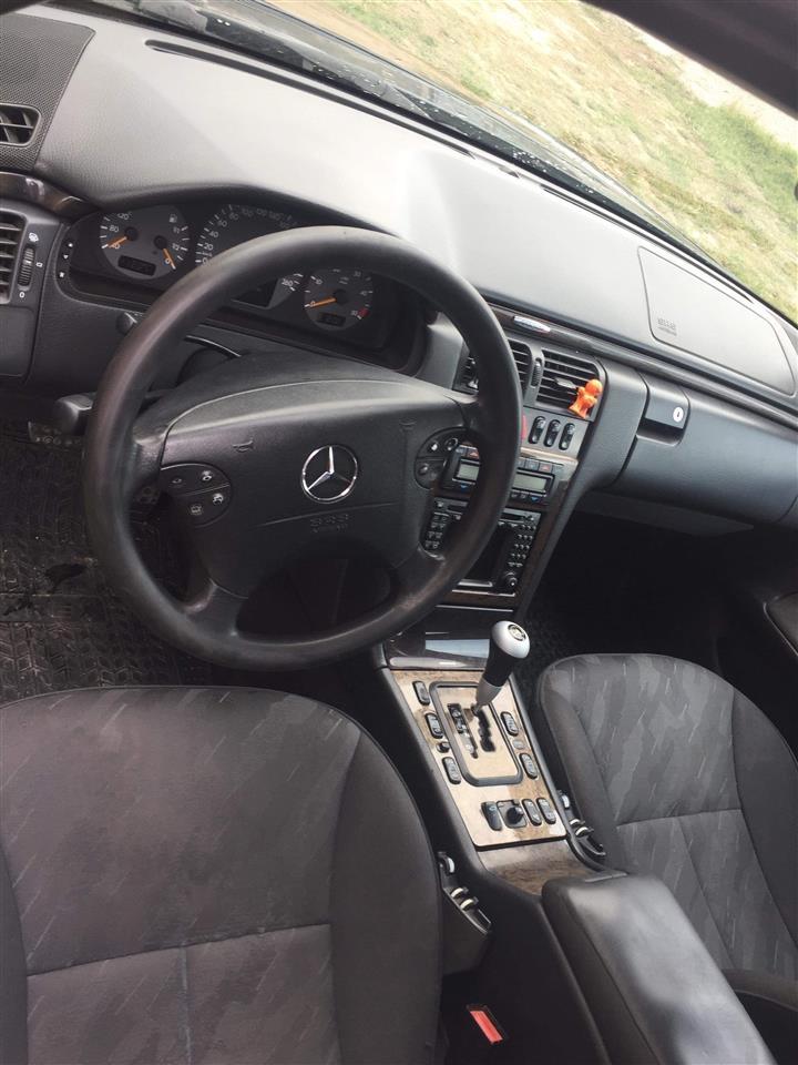 Mercedes-E320