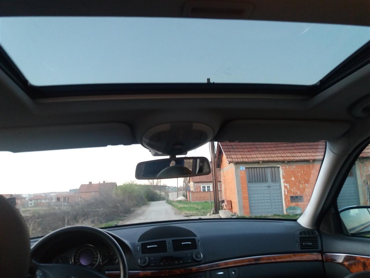 Mercedes-E320-