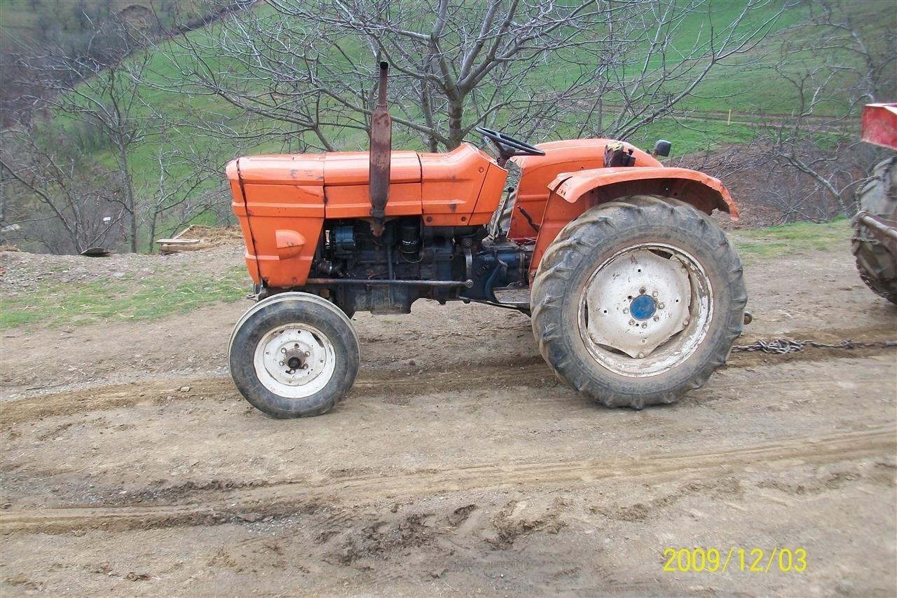 Traktor-universal-445