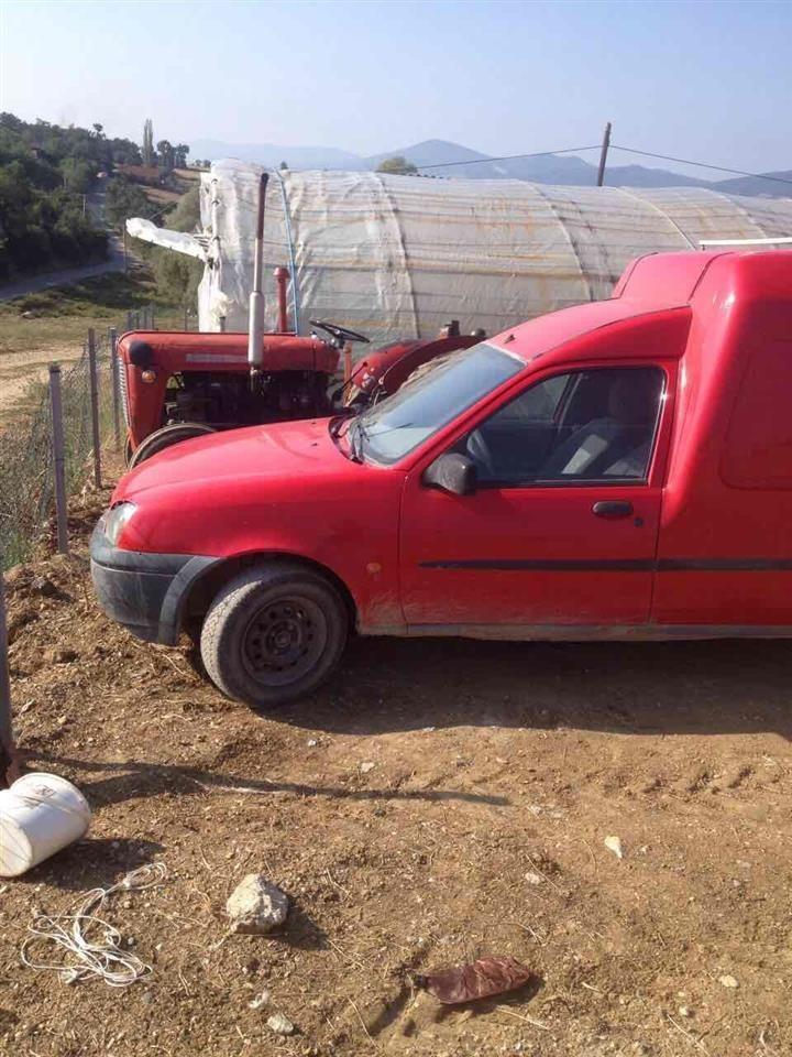 shes-pickapi-ford-courier-2000