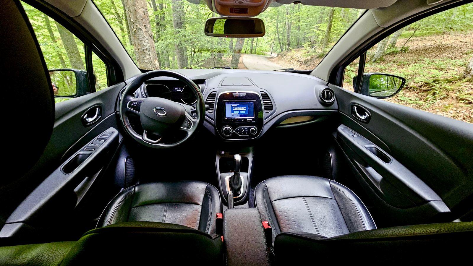 Renault-Captur--QM3-