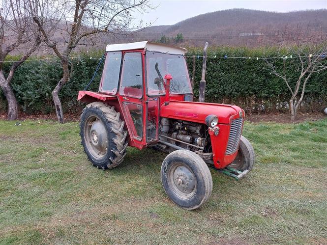 Traktor me Ram 