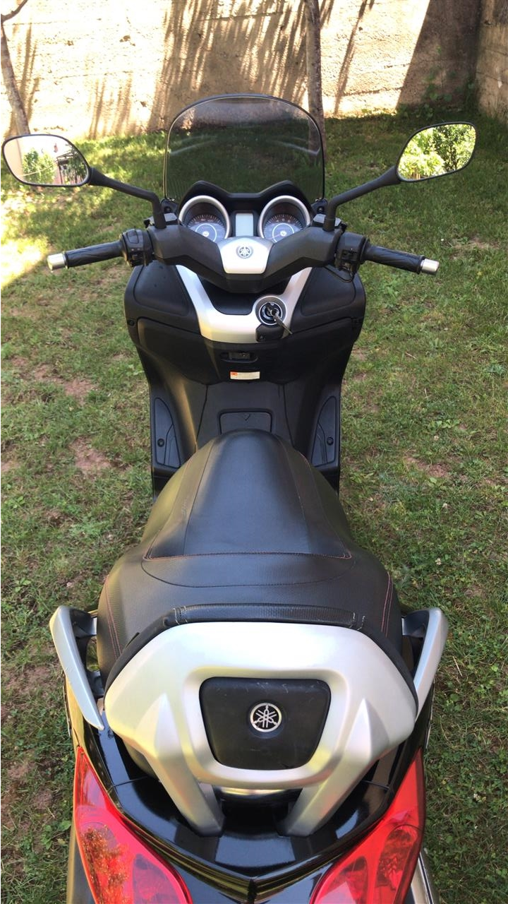 Yamaha-x-max-