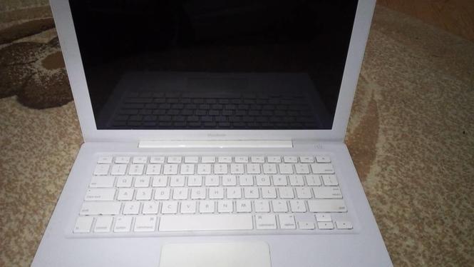 MACBOOK  A1181.