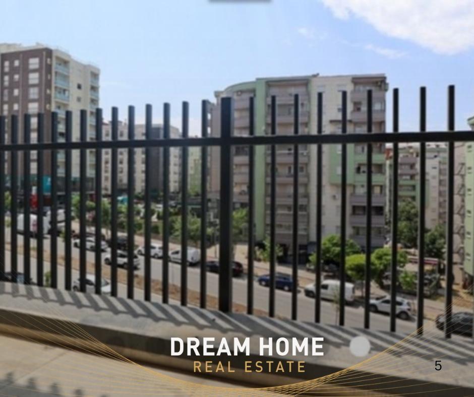 Ofrohet-me-Qira-Banesa-102m2-per-Zyre-te-Rruga-C-DREAM-HOME