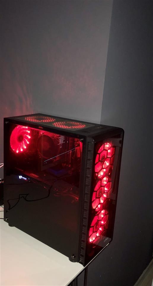 Shes-gaming-pc