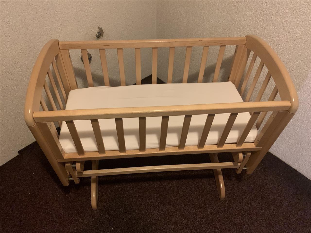 Mothercare deluxe fashion gliding crib