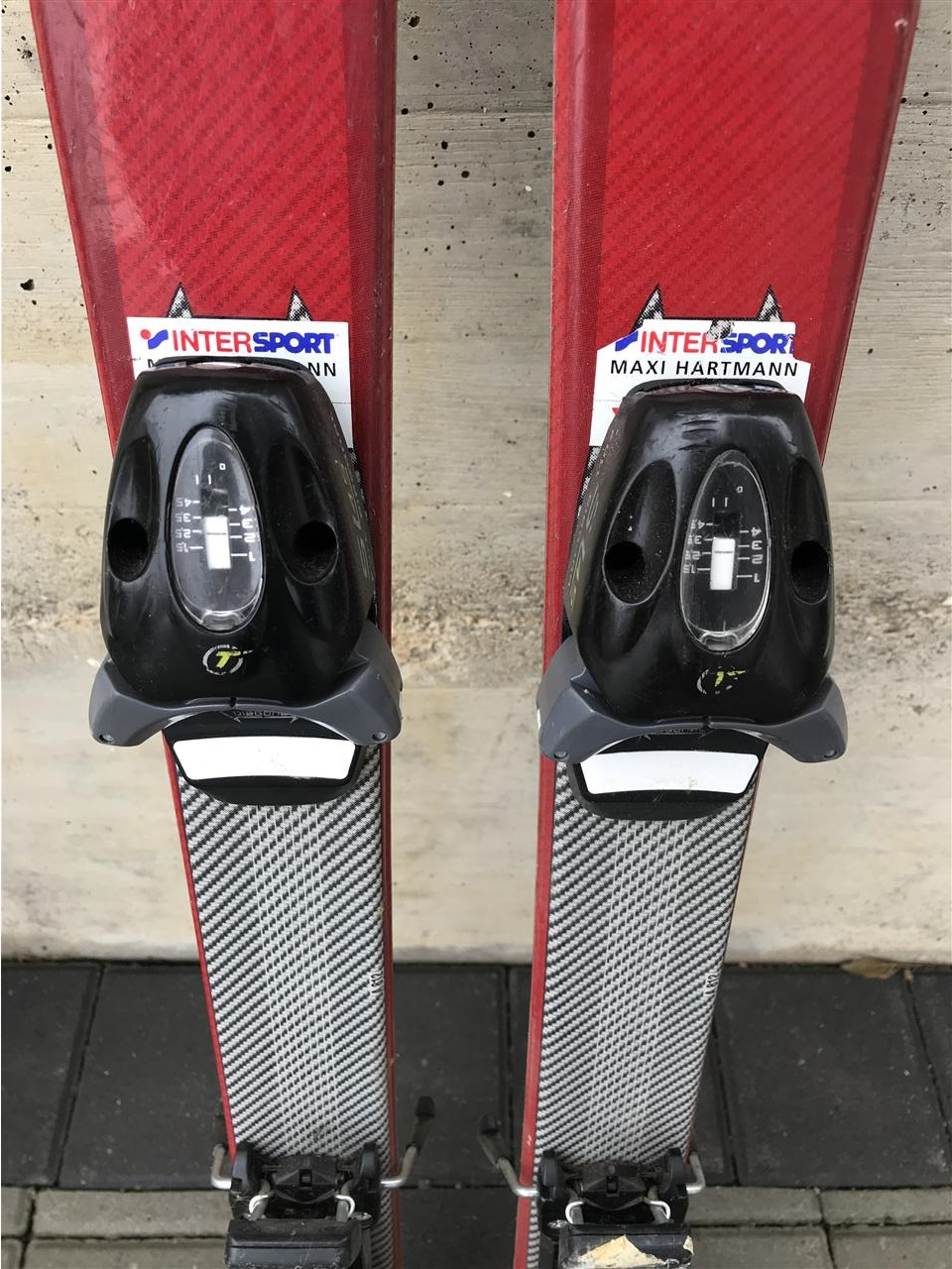 Skija-