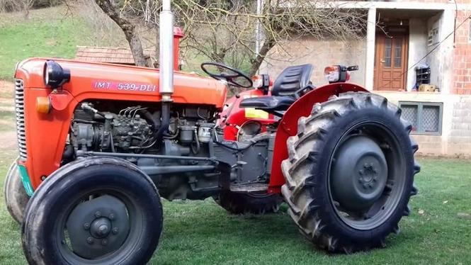 Traktor i ri  (u shit flm )