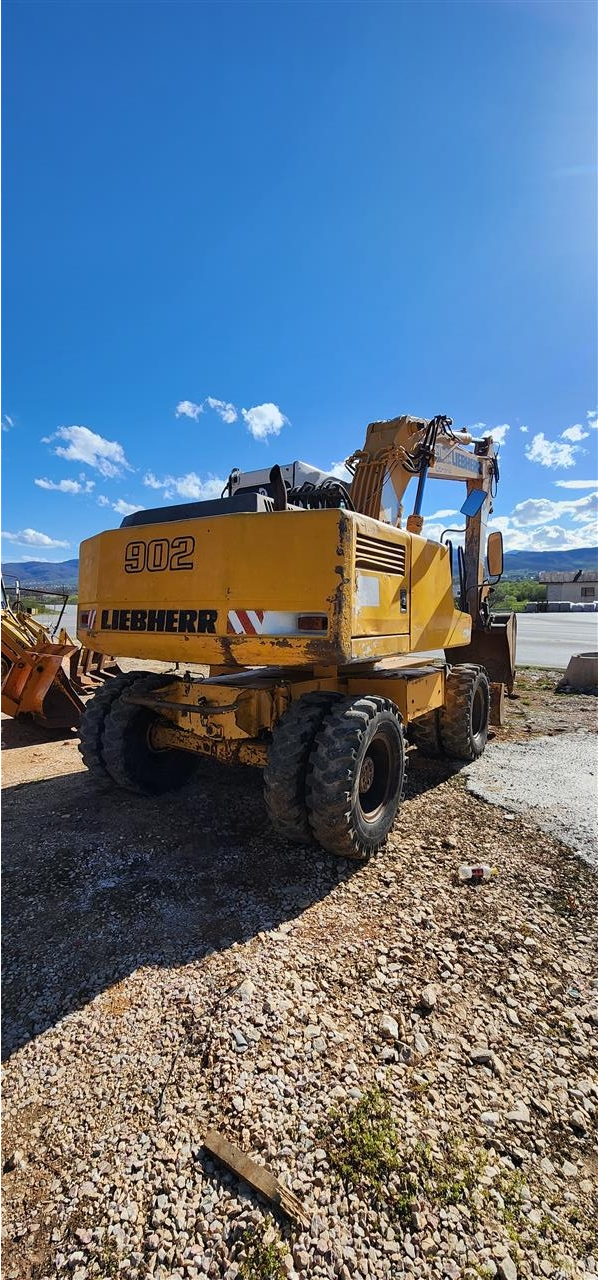 LIEBHERR-902-