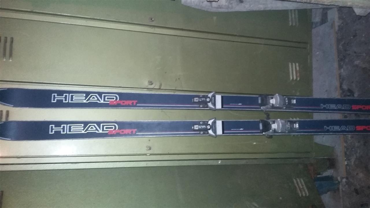 Skija