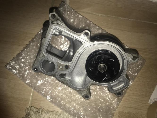 Pompa e ujit per bmw e91 