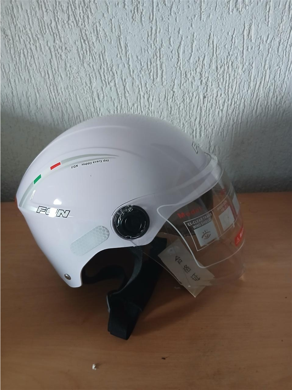 Shiten-helmeta-model-te-rej