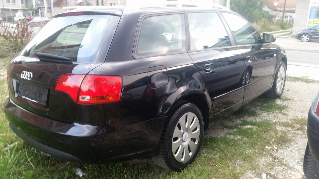Audi-A4--04