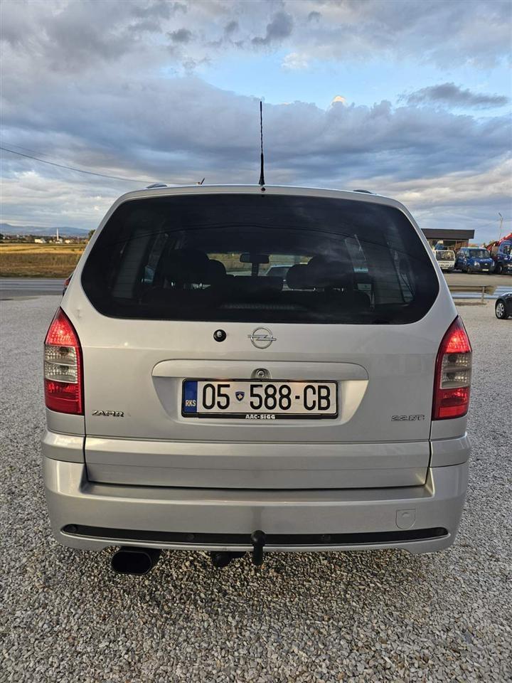 Opel-Zafira-2-2-Opc