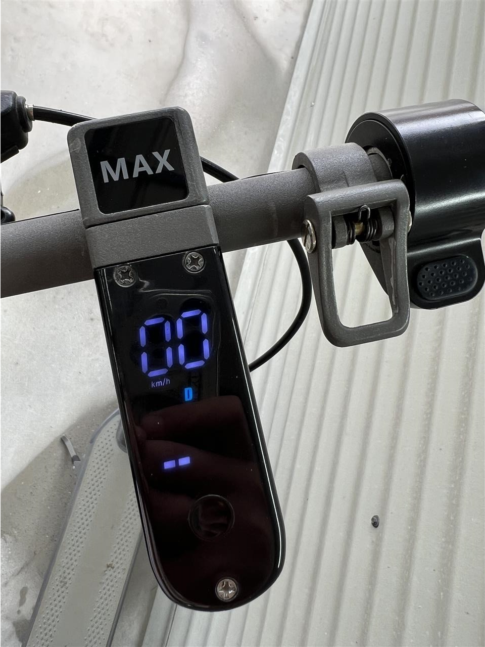 Trotinet-eletrik-max
