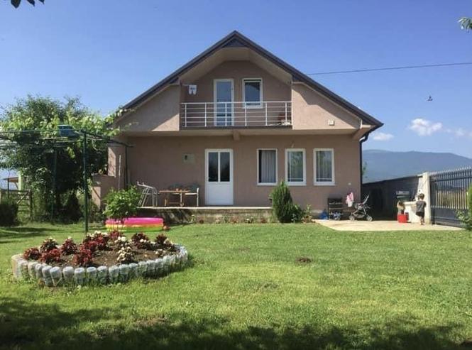 LINA-Shitet shtepia 2kateshe me 5ari oborr ne Ferizaj