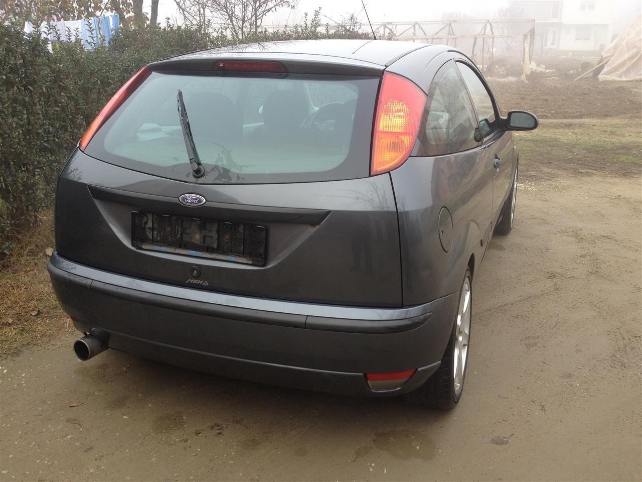 Ford-Focus--02-