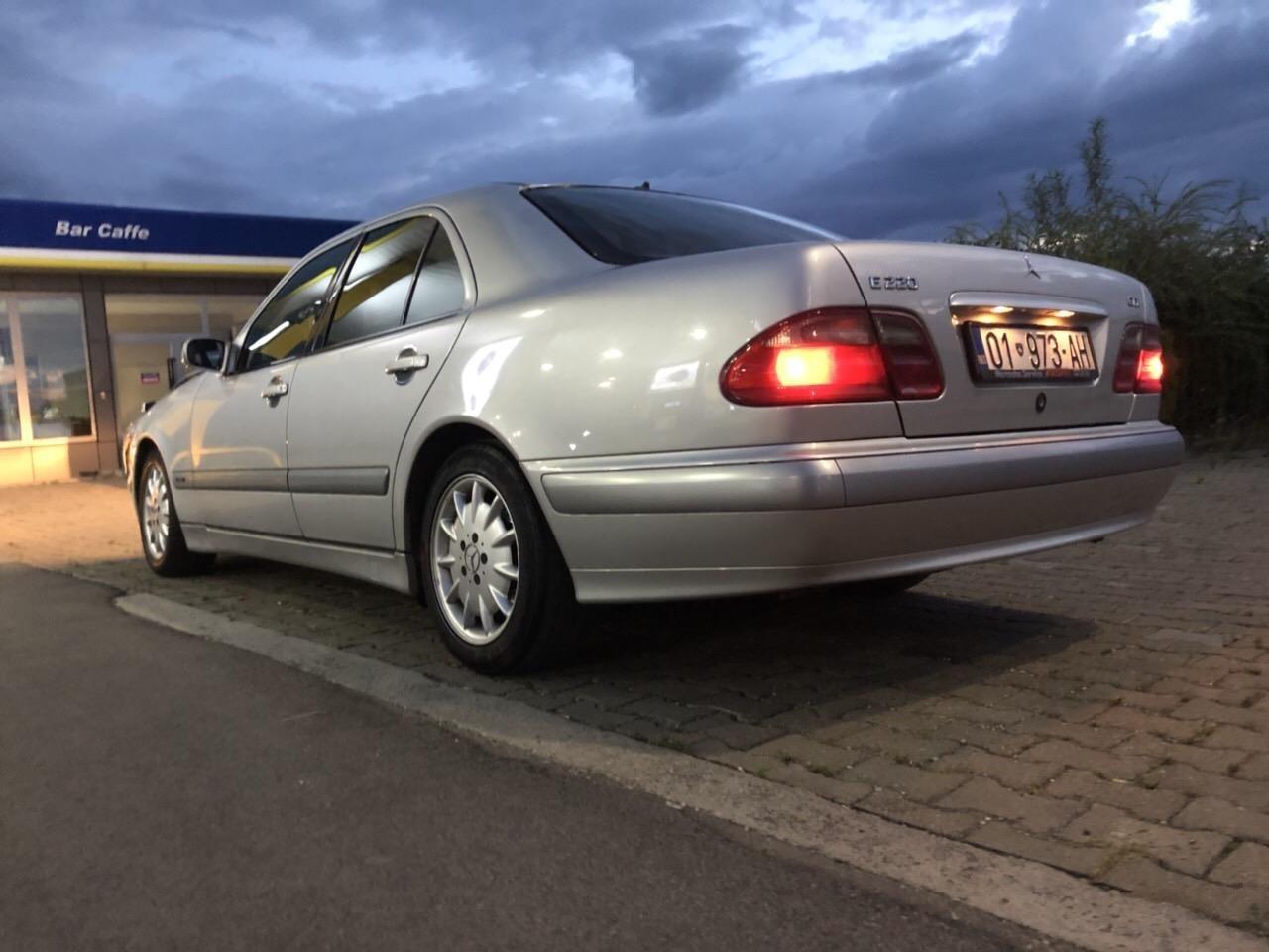 Mercedez-e220