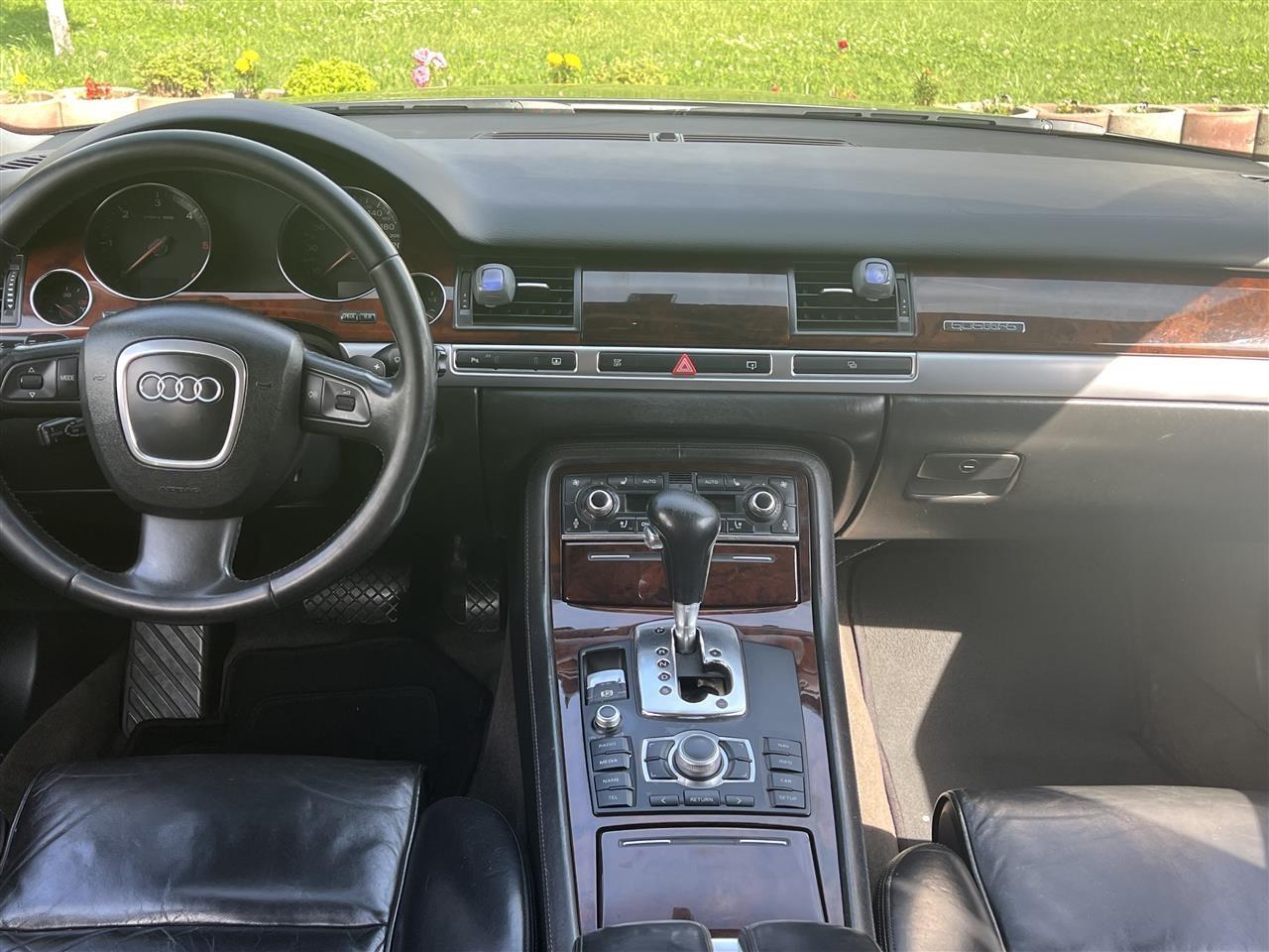 AUDI-A8