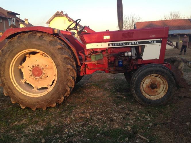 Traktor Ihc 745