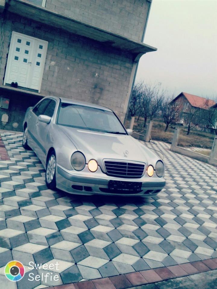 Mercedes-E-220