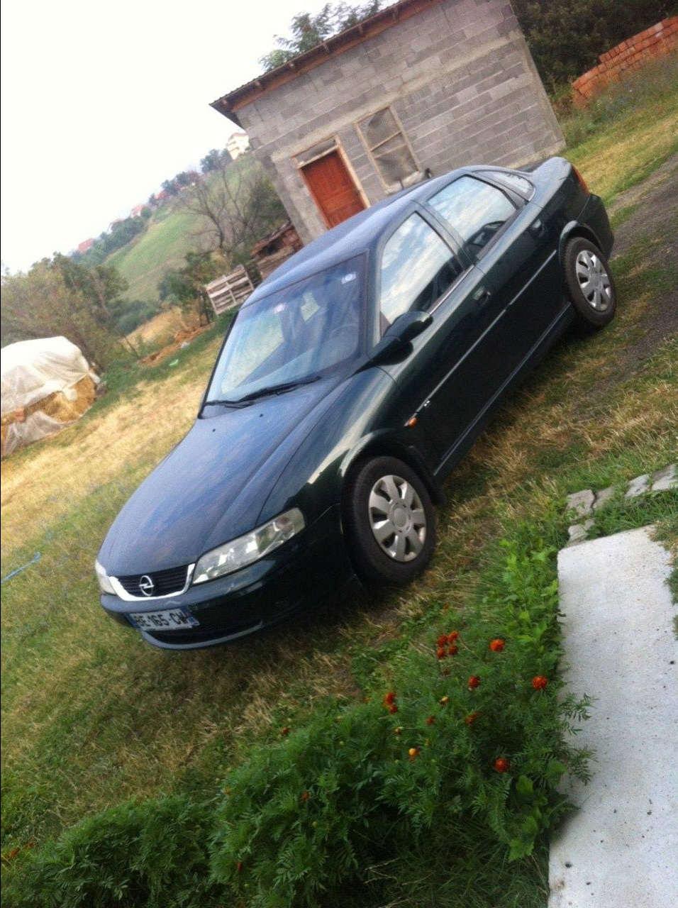 Opel--Vectra-ndrohet