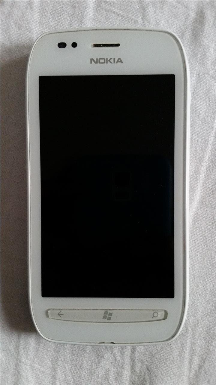 NOKIA-Lumia-710