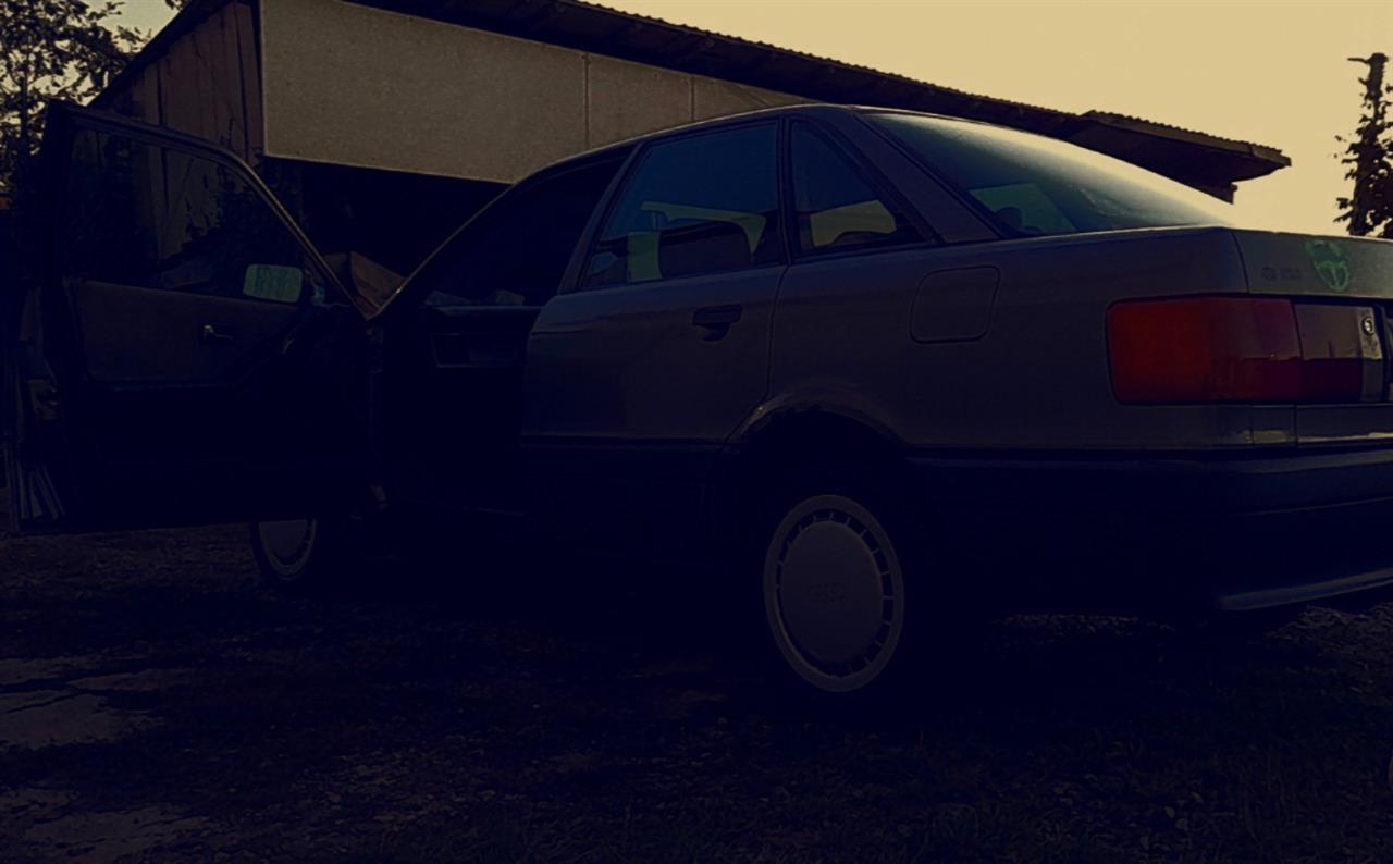 AUDI-80--