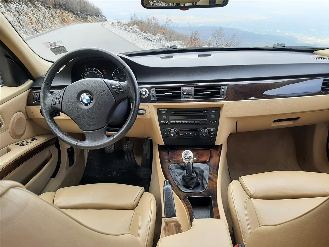 BMW-320D--U-SHITT
