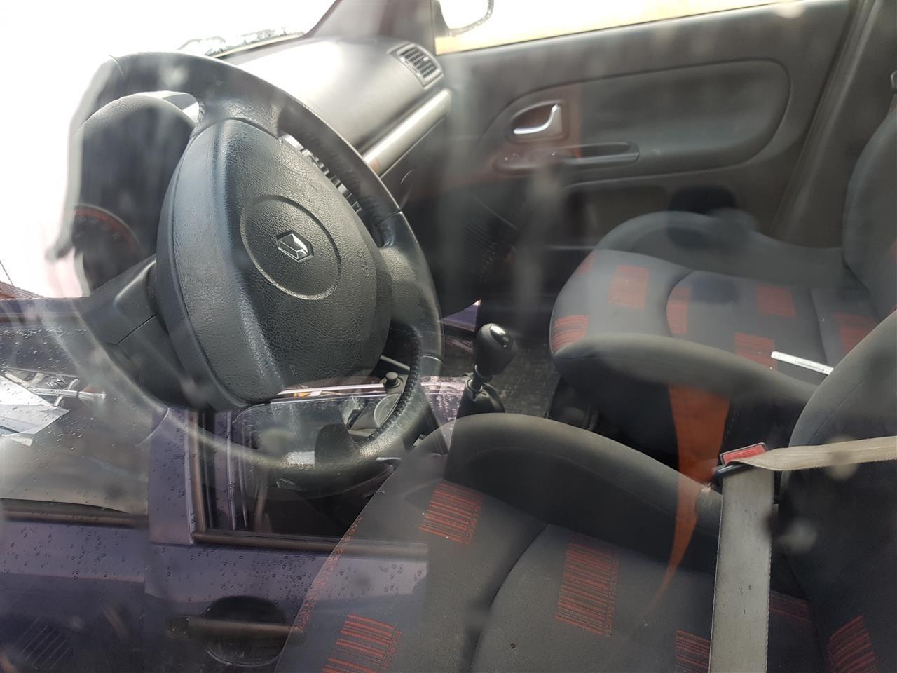 Renault-Clio-2004