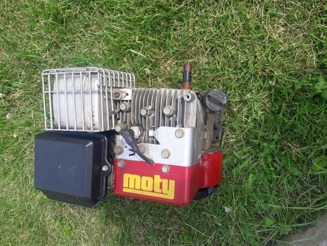 Motor benzin 
