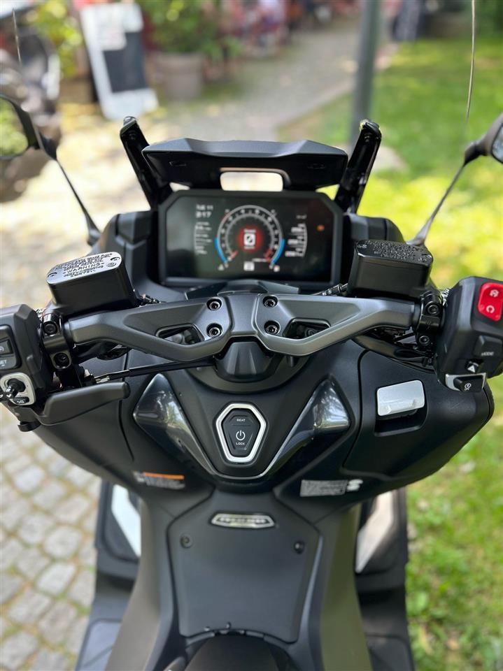 Yamaha-Tmax-Tech