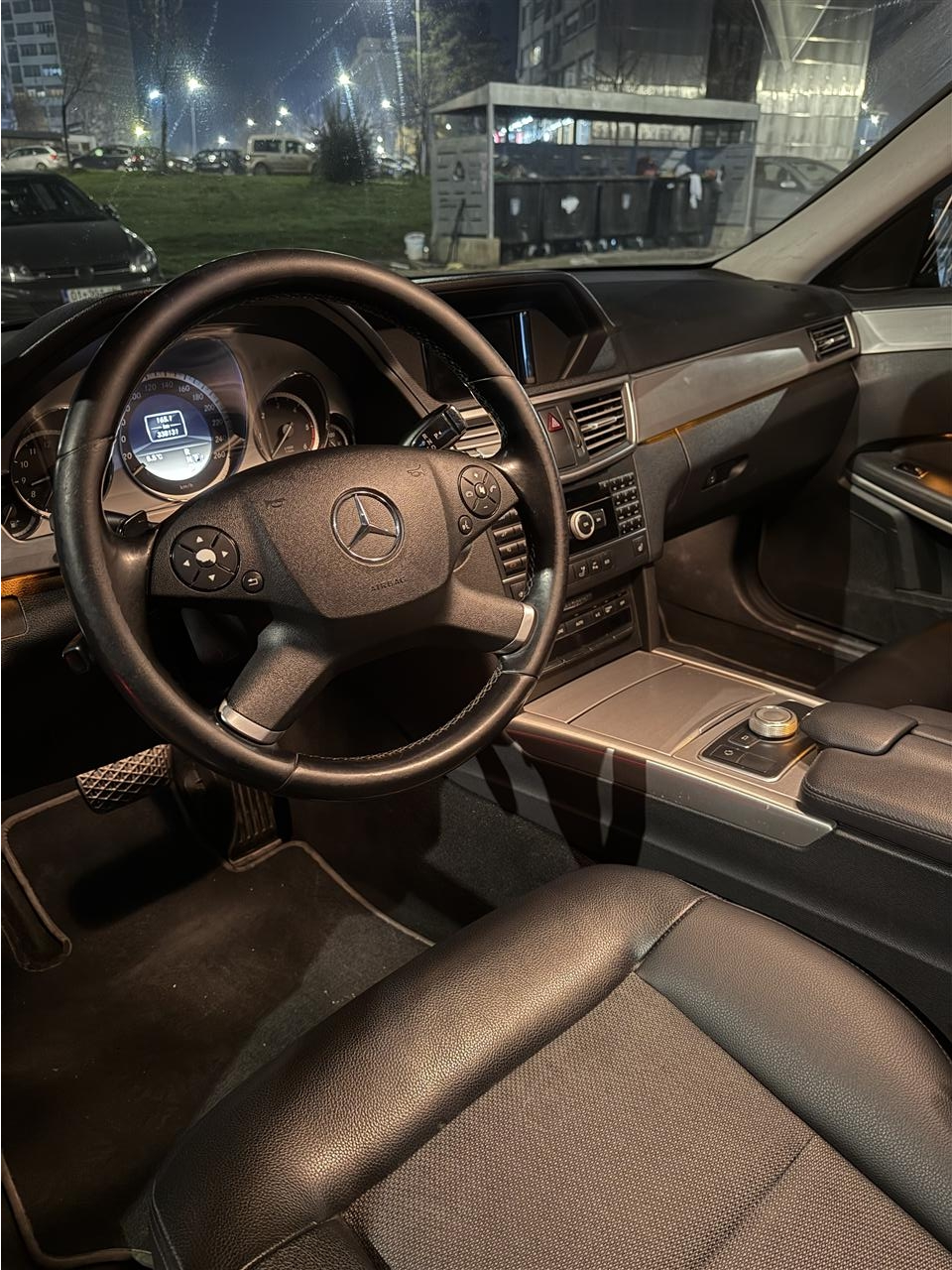 Mercedes-Benz-E220