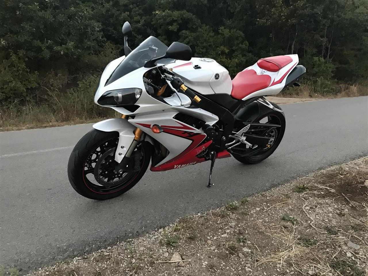 Yamaha-R1-