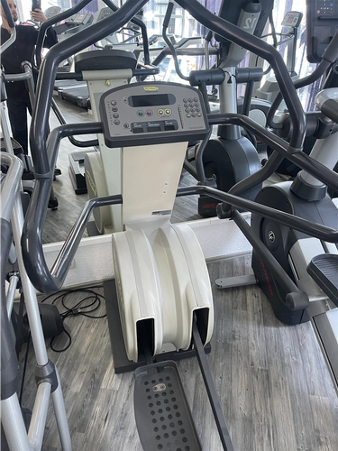 Cross trainer technogym